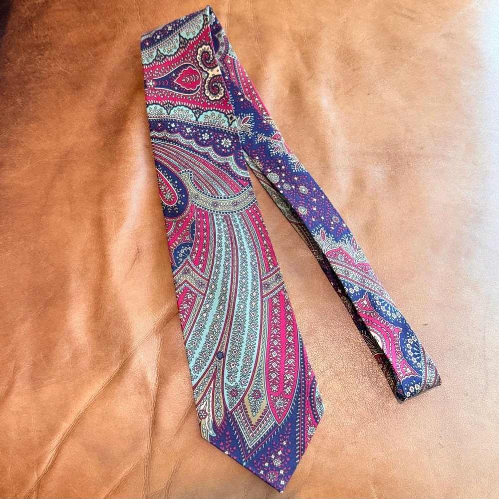 Oscar de la Renta Beautiful Paisley Neck Tie Vintage Like New Formal Traditional